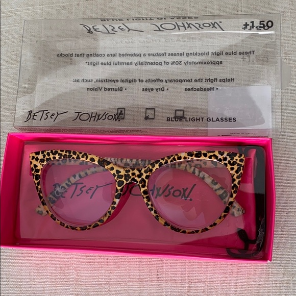 Betsey Johnson Accessories - 🌺🌸SOLD‼️Chic Betsy Johnson reading glasses